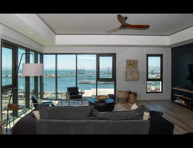 2 BEDROOM APARTMENT FOR SALE IN CAPE TOWN CITY CENTRE